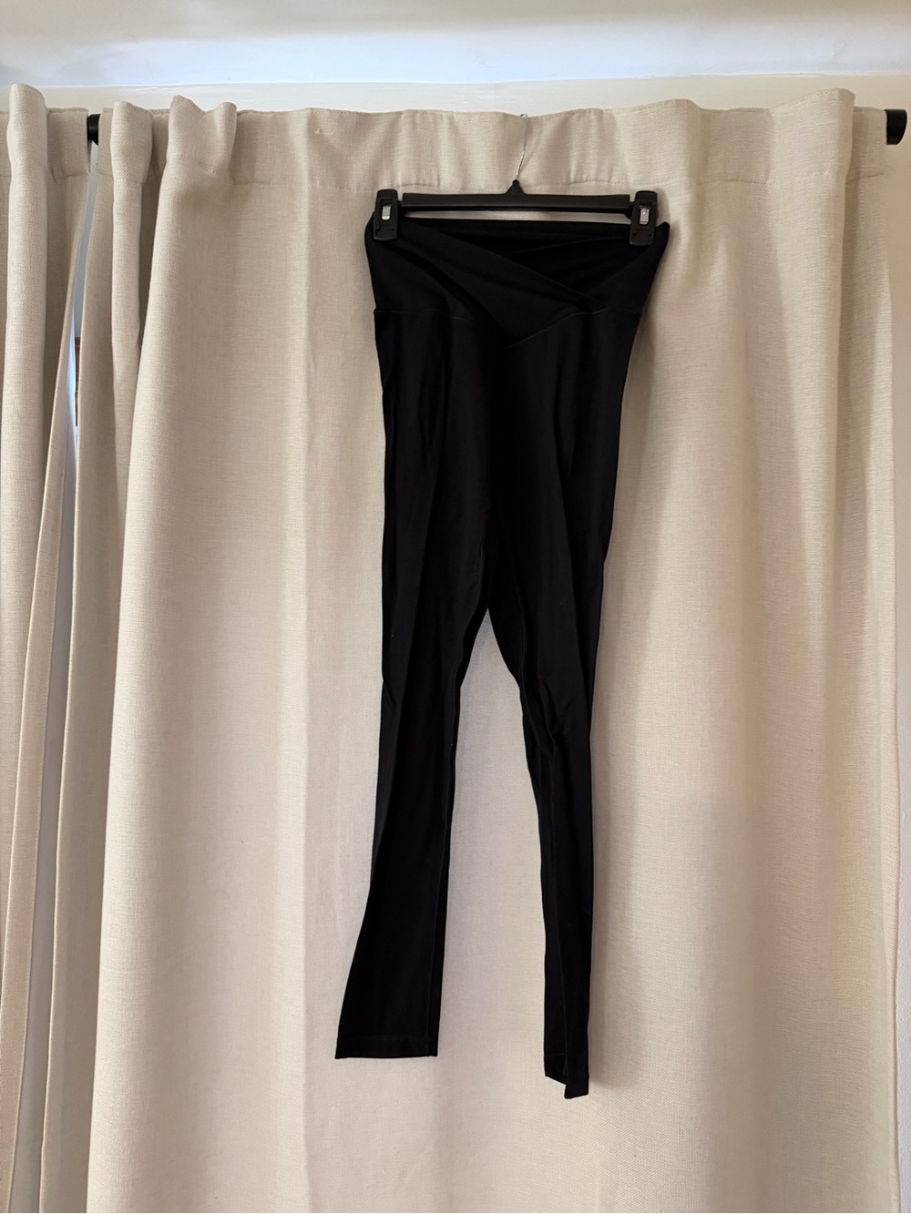 aerie Black V-Waist Leggings